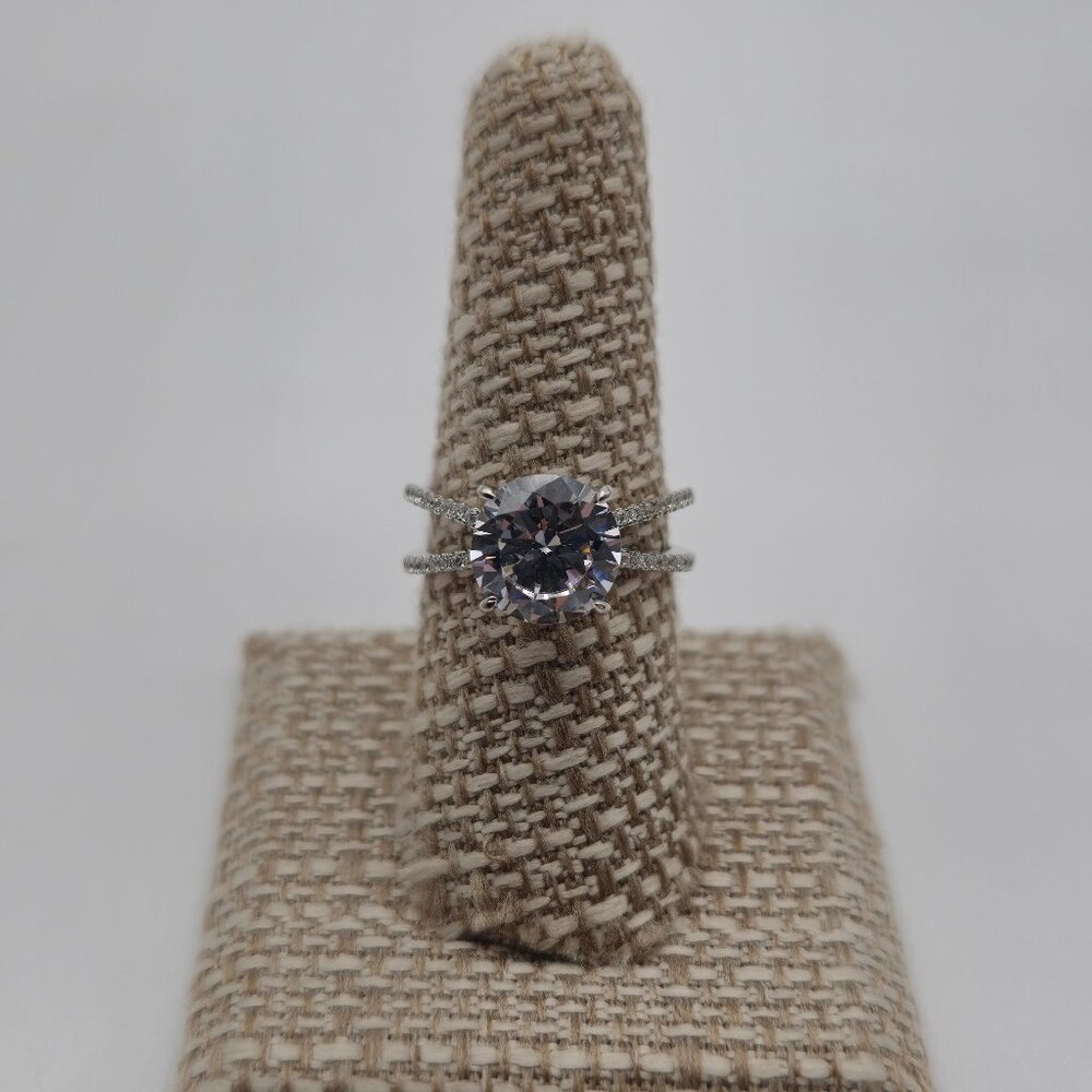 Size 8 Sterling Silver Brilliant Round Cubic Zirconia Ring A2631